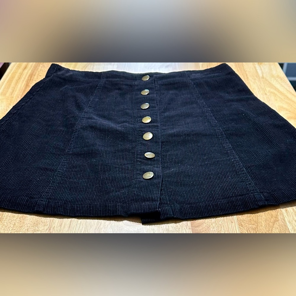 WISHLIST Corduroy short skirt, Black with front snaps Size M